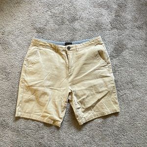 Men’s khaki shorts